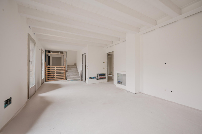 Nell’immediatissimo fuori mura nord, pregiato attico duplex di nuovissima costruzione. La ricerca...