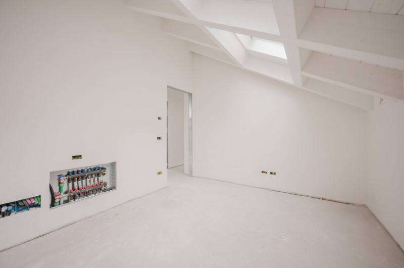 Nell’immediatissimo fuori mura nord, pregiato attico duplex di nuovissima costruzione. La ricerca...