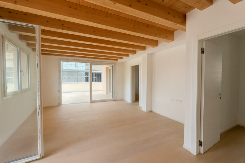 In un contesto elegante e di recente realizzazione prestigioso appartamento al primo piano, proge...