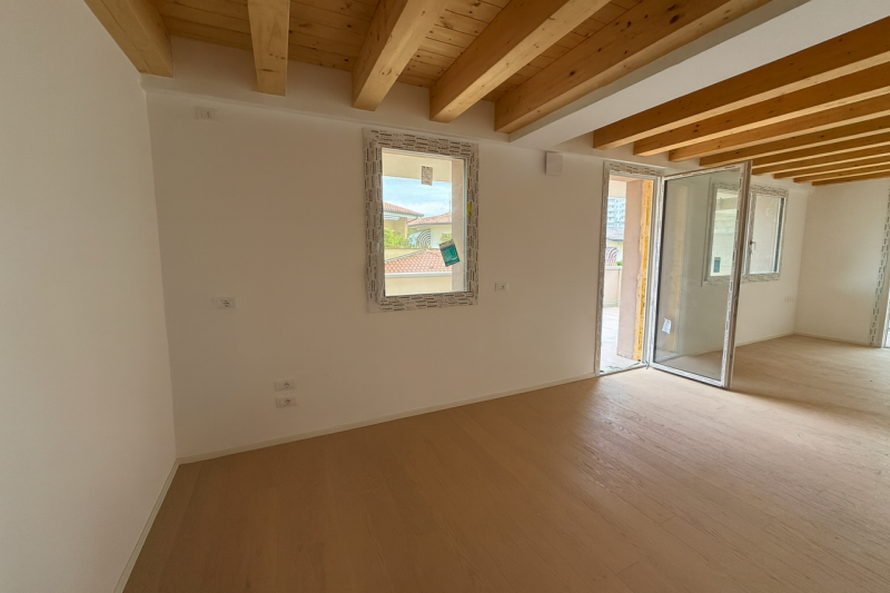 In un contesto elegante e di recente realizzazione prestigioso appartamento al secondo piano, pro...