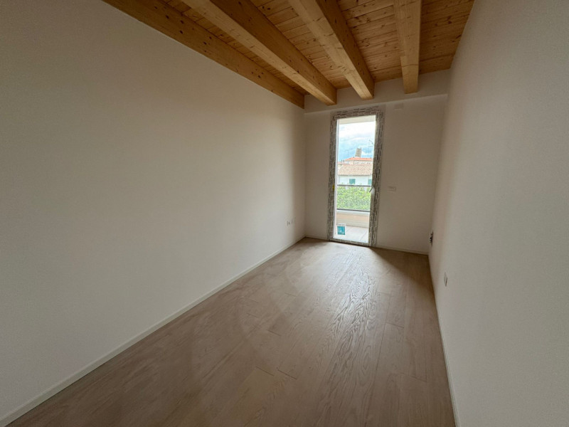 In un contesto elegante e di recente realizzazione prestigioso appartamento al primo piano, proge...