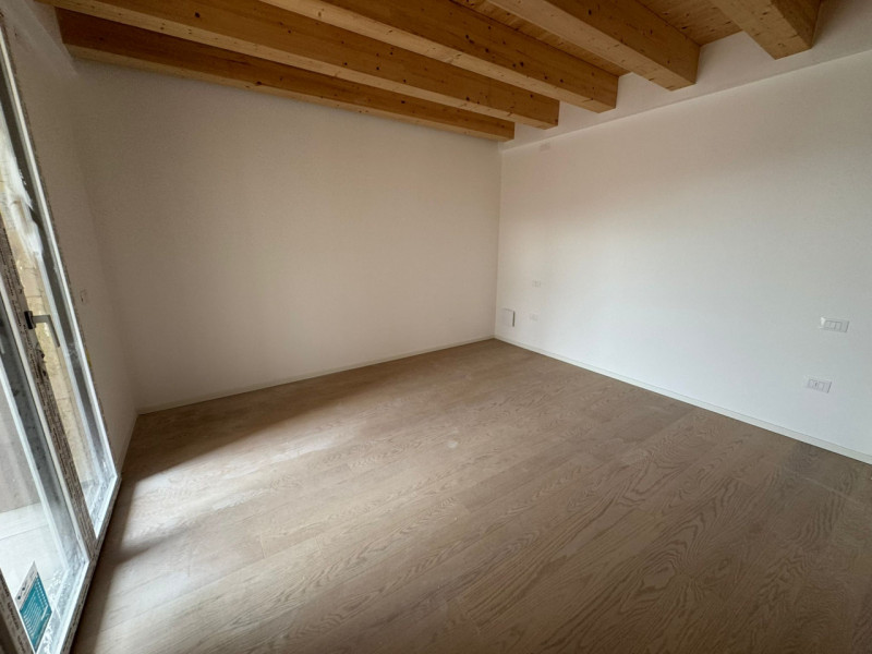 In un contesto elegante e di recente realizzazione prestigioso appartamento al secondo piano, pro...