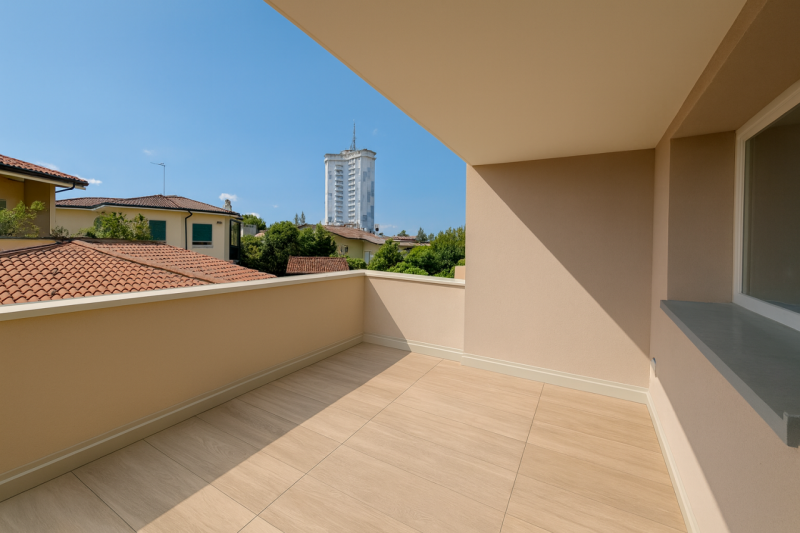 In un contesto elegante e di recente realizzazione prestigioso appartamento al secondo piano, pro...