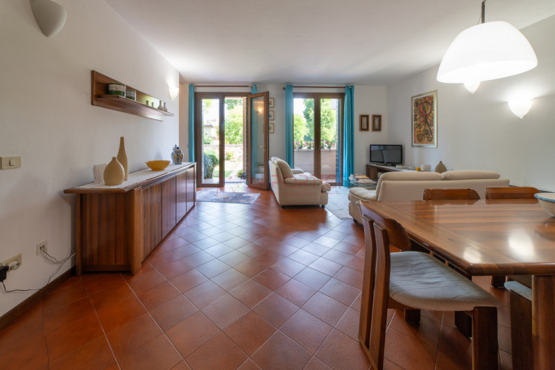 PIOVE DI SACCO centro - VILLA A SCHIERA di circa 200 mq. porzione di mezzo comodissima al centro ...