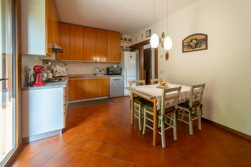 PIOVE DI SACCO centro - VILLA A SCHIERA di circa 200 mq. porzione di mezzo comodissima al centro ...