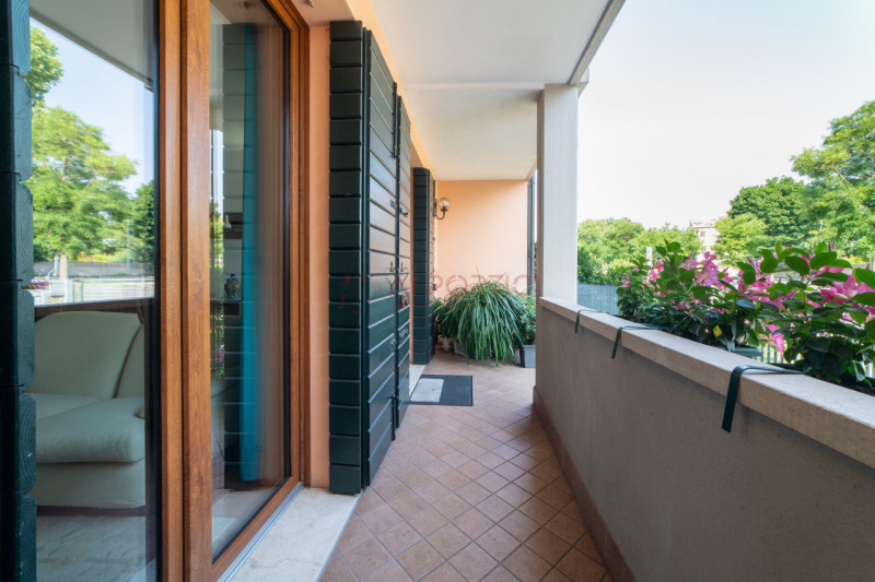 PIOVE DI SACCO centro - VILLA A SCHIERA di circa 200 mq. porzione di mezzo comodissima al centro ...