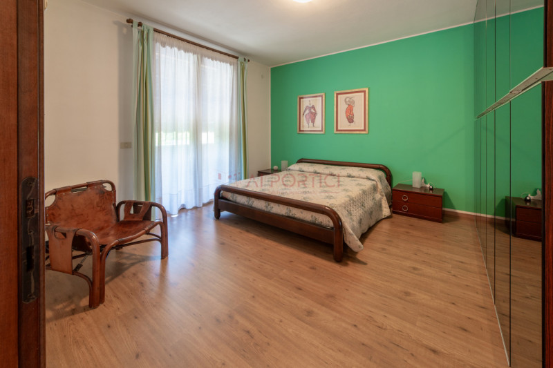 PIOVE DI SACCO centro - VILLA A SCHIERA di circa 200 mq. porzione di mezzo comodissima al centro ...