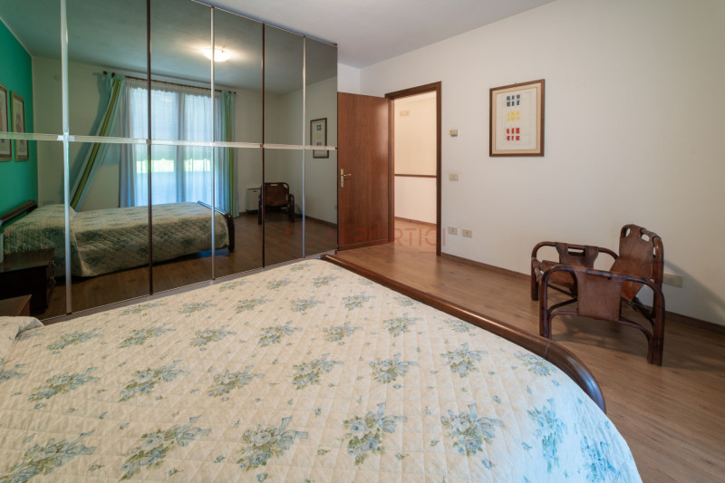 PIOVE DI SACCO centro - VILLA A SCHIERA di circa 200 mq. porzione di mezzo comodissima al centro ...