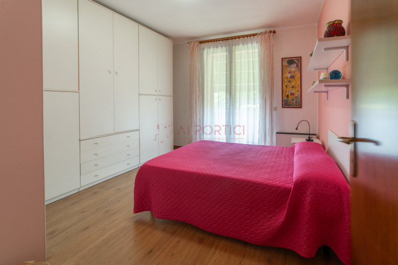 PIOVE DI SACCO centro - VILLA A SCHIERA di circa 200 mq. porzione di mezzo comodissima al centro ...