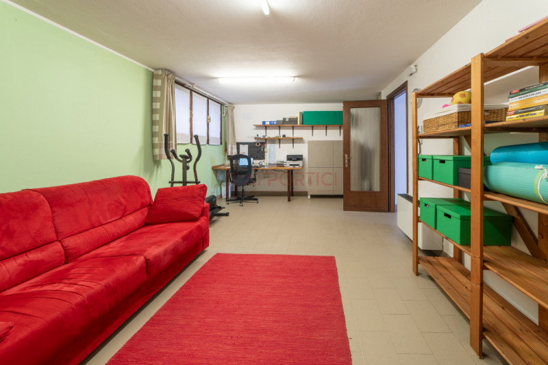 PIOVE DI SACCO centro - VILLA A SCHIERA di circa 200 mq. porzione di mezzo comodissima al centro ...