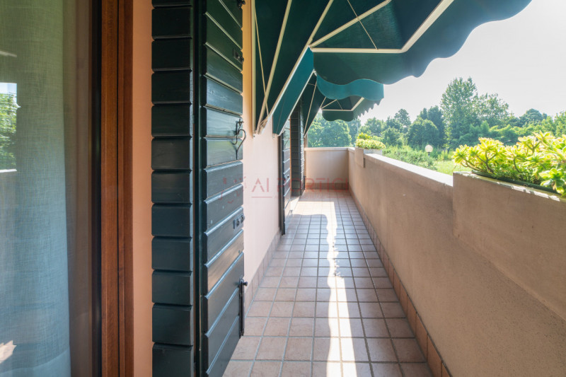 PIOVE DI SACCO centro - VILLA A SCHIERA di circa 200 mq. porzione di mezzo comodissima al centro ...