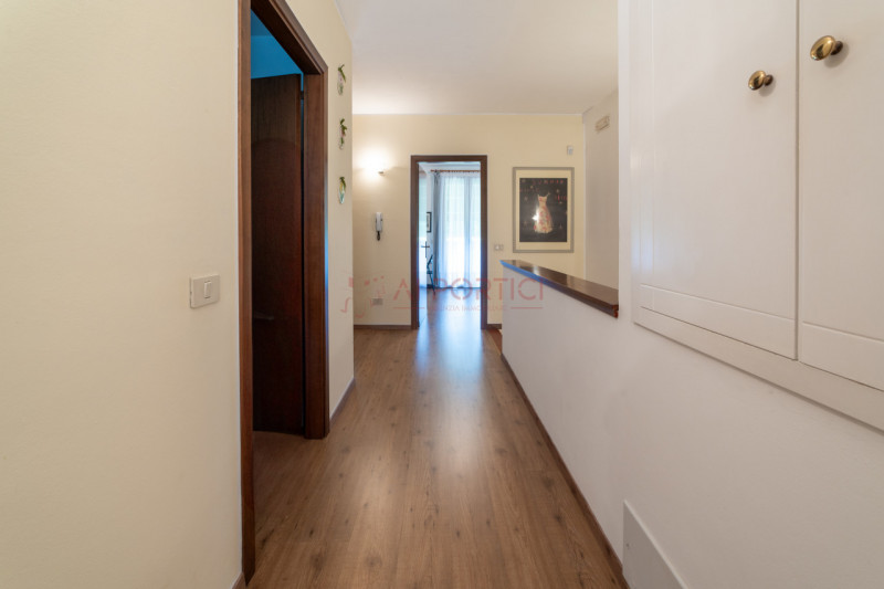 PIOVE DI SACCO centro - VILLA A SCHIERA di circa 200 mq. porzione di mezzo comodissima al centro ...