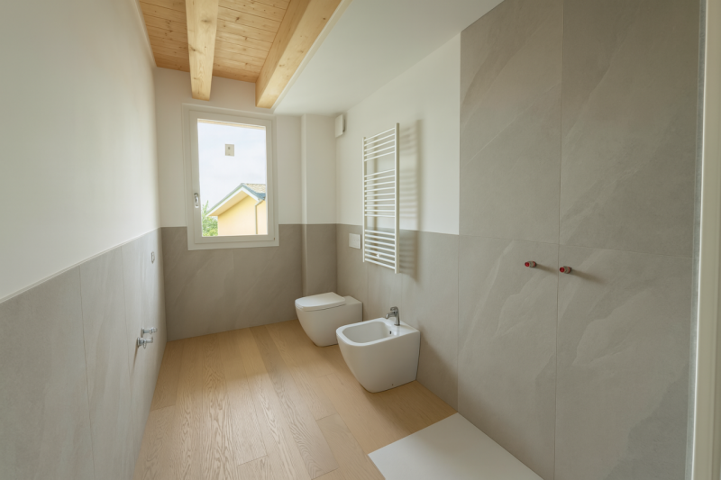 All’interno di una raffinata residenza di nuova edificazione, appartamento al primo piano con asc...