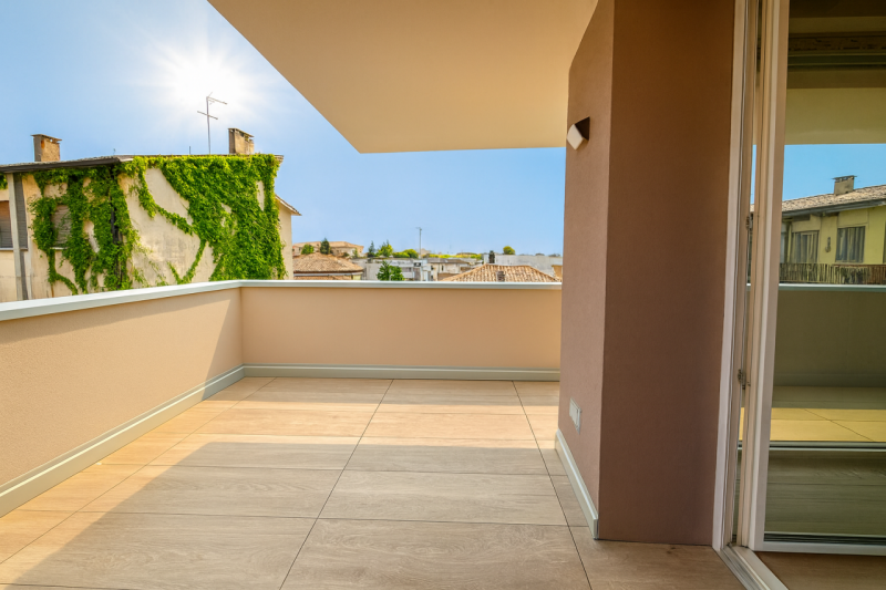 All’interno di una raffinata residenza di nuova edificazione, appartamento al secondo piano con a...