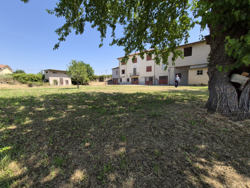 Vo' (PD), appena fuori dal centro del paese, in direzione di Carbonara di Rovolon, proponiamo in ...