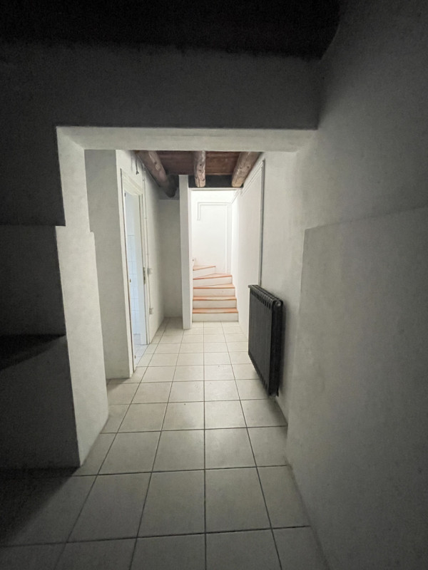 Scopri questa incredibile opportunità di affitto nel cuore di Stra, situato in una zona ad alto p...