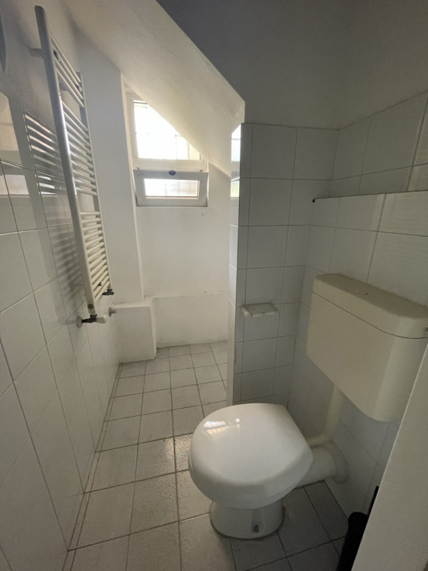 Scopri questa incredibile opportunità di affitto nel cuore di Stra, situato in una zona ad alto p...