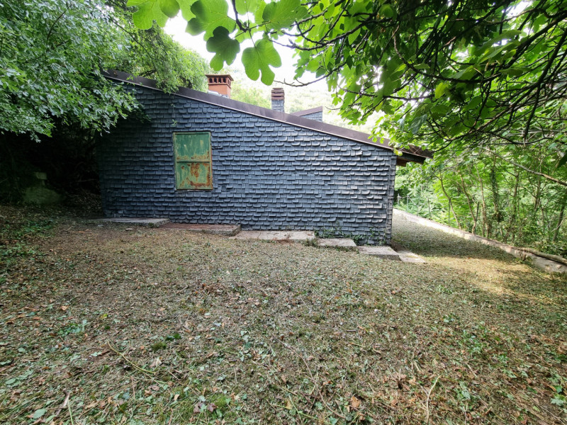 Villaga (VI) poco distante dal centro di Barbarano Vicentino, incastonata e completamente circond...