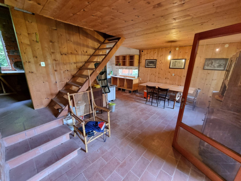 Villaga (VI) poco distante dal centro di Barbarano Vicentino, incastonata e completamente circond...