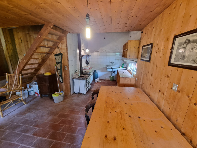 Villaga (VI) poco distante dal centro di Barbarano Vicentino, incastonata e completamente circond...