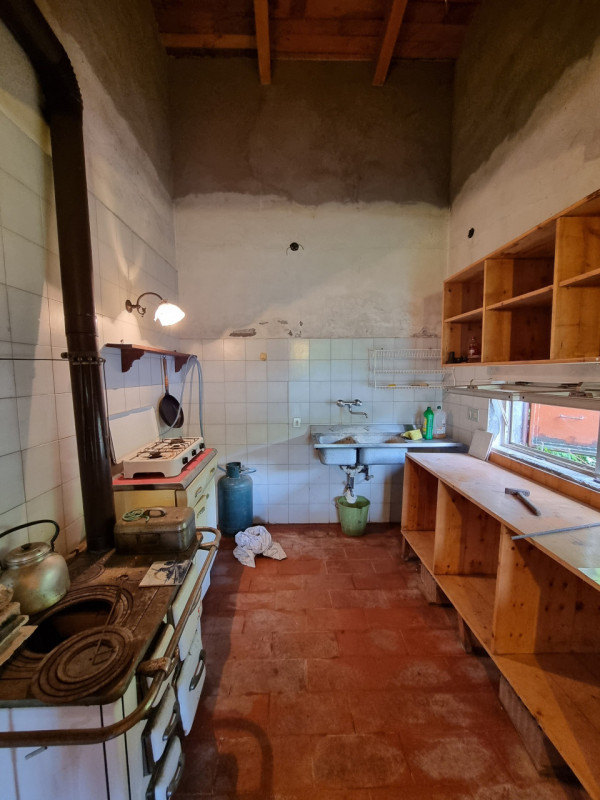 Villaga (VI) poco distante dal centro di Barbarano Vicentino, incastonata e completamente circond...