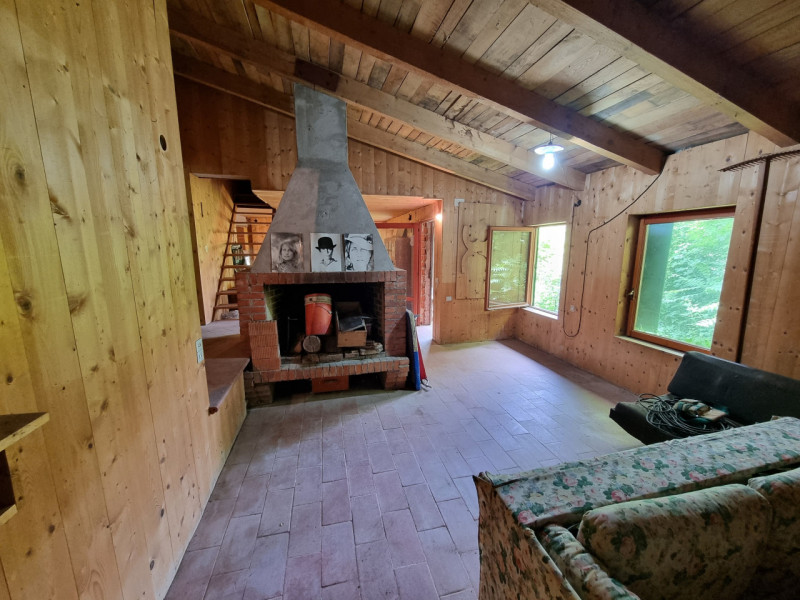 Villaga (VI) poco distante dal centro di Barbarano Vicentino, incastonata e completamente circond...