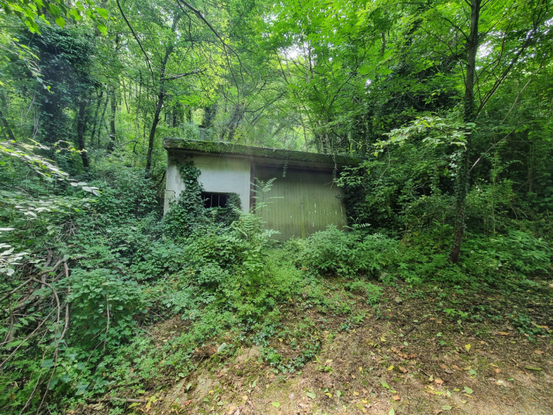 Villaga (VI) poco distante dal centro di Barbarano Vicentino, incastonata e completamente circond...