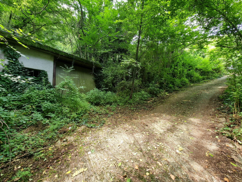 Villaga (VI) poco distante dal centro di Barbarano Vicentino, incastonata e completamente circond...