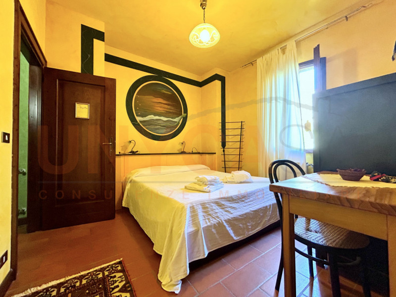 CINTO EUGANEO - Faedo: proponiamo in vendita un incantevole agriturismo situato nella pittoresca ...