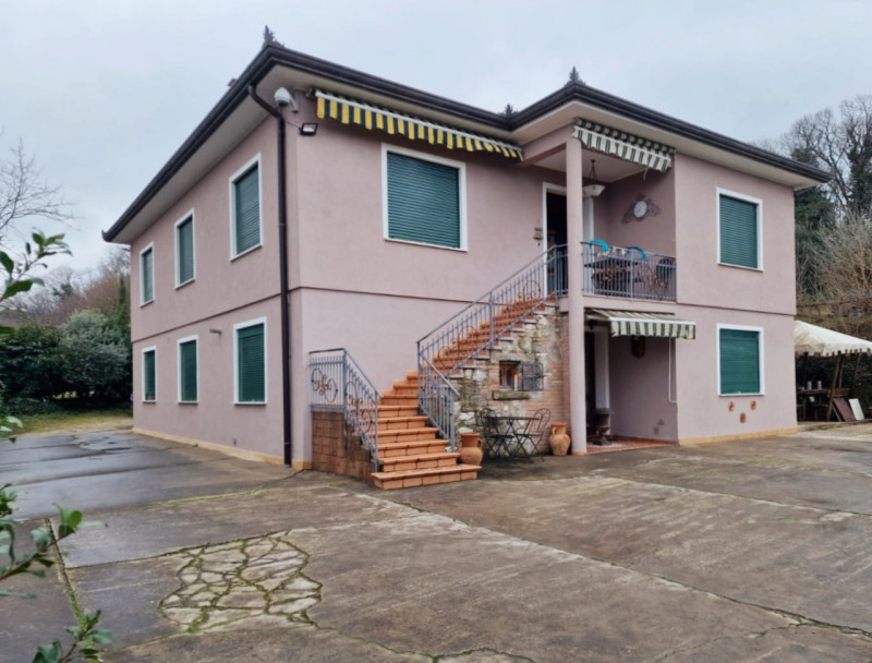 L’IMMOBILE GIUSTO PER UN INVESTIMENTO VACANZIERO 5 IN 1!!

E’ sempre più difficile fare l’investi...