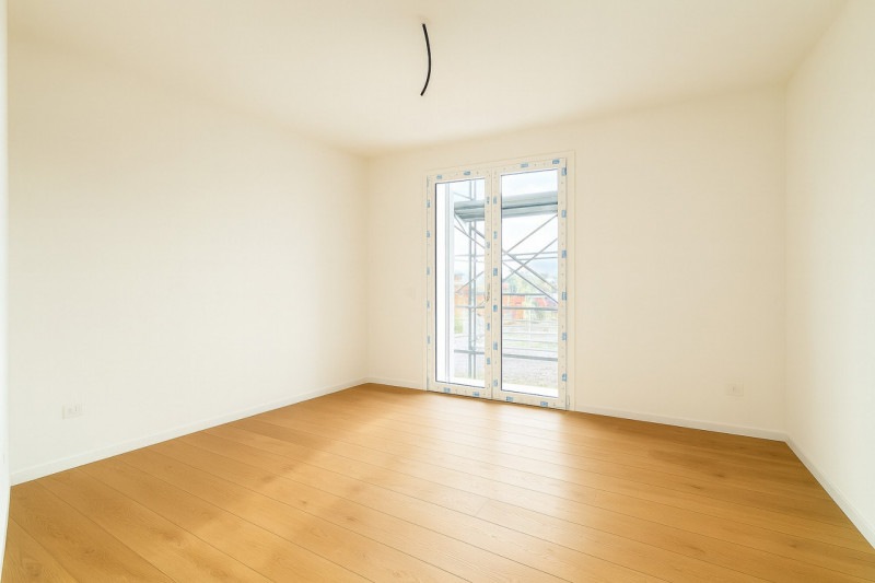 In una moderna palazzina di nuova costruzione, immersa in un contesto tranquillo e curato, appart...