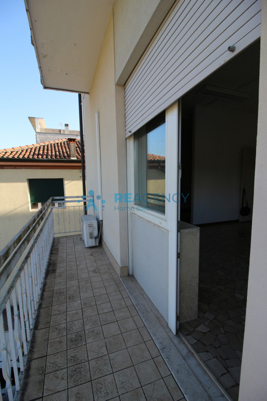 THIENE CENTRO
Sei alla ricerca di un appartamento in centro da ristrutturare?
Prezzo € 109.00
CLA...