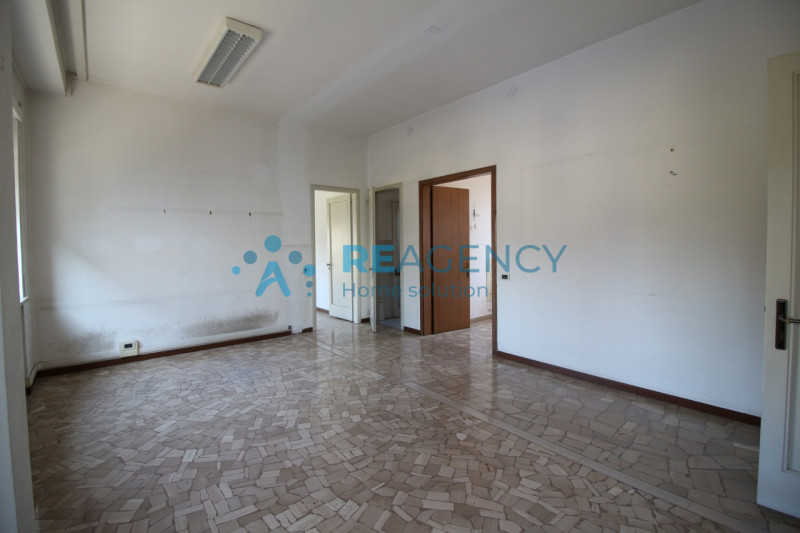 THIENE CENTRO
Sei alla ricerca di un appartamento in centro da ristrutturare?
Prezzo € 109.00
CLA...