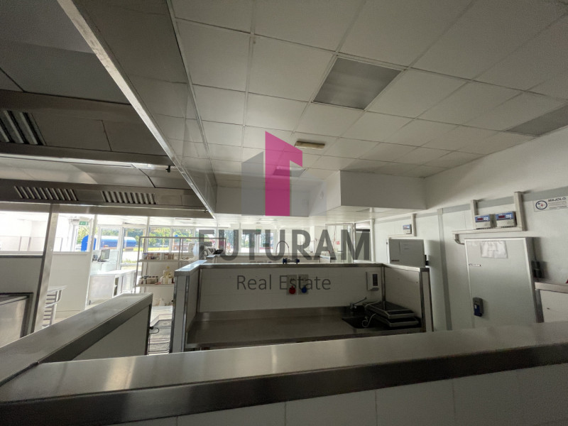 RIF:  045NM - CAZZAGO DI PIANIGA  -  PER INFO 0444/310220

Propongo in affitto un negozio di 900 ...