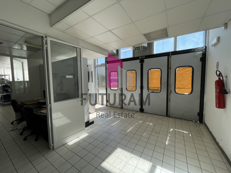 RIF:  046NM - CAZZAGO DI PIANIGA  -  PER INFO 0444/310220

Propongo in vendita un negozio di 900 ...