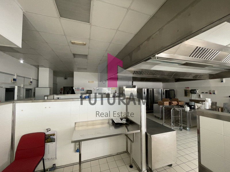 RIF:  046NM - CAZZAGO DI PIANIGA  -  PER INFO 0444/310220

Propongo in vendita un negozio di 900 ...