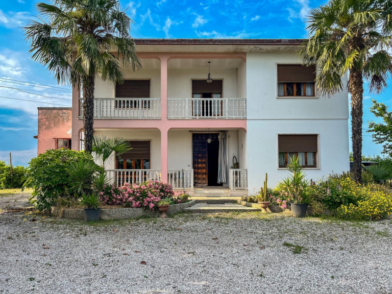 (Per INFO Vittorio 3517343301) Nel cuore verde e tranquillo di Pozzonovo, in una posizione riserv...