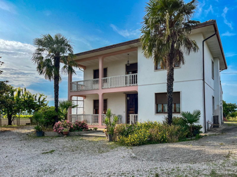 (Per INFO Vittorio 3517343301) Nel cuore verde e tranquillo di Pozzonovo, in una posizione riserv...