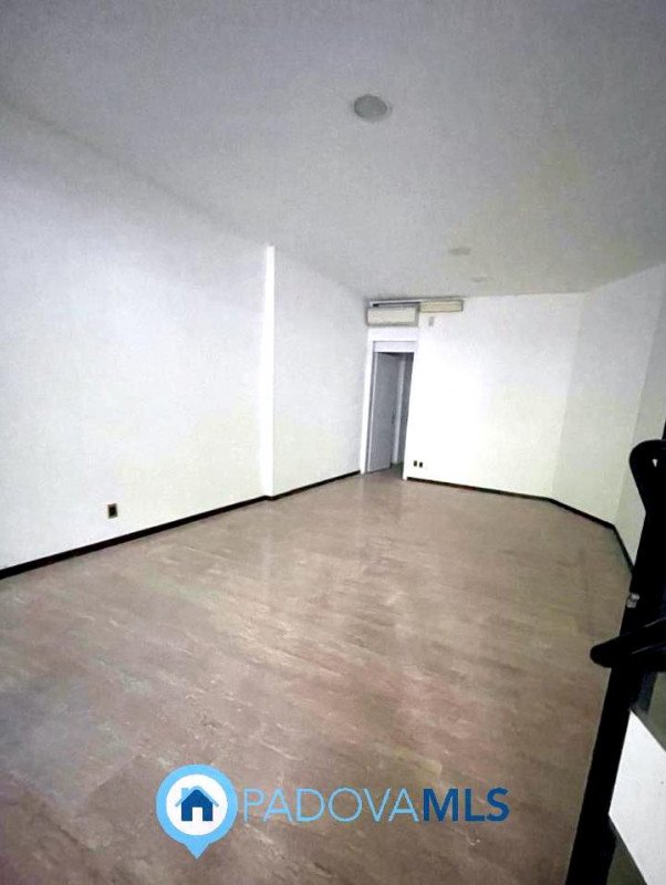 Immobile in esclusiva al Gruppo Padova MLS

In posizione centralissima, di forte passaggio pedona...