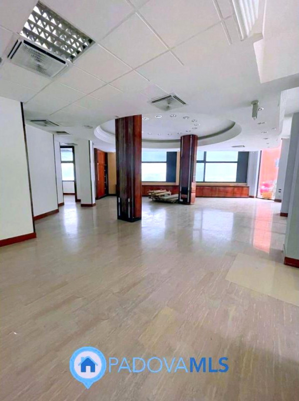 Immobile in esclusiva al Gruppo Padova MLS

In posizione centralissima, di forte passaggio pedona...