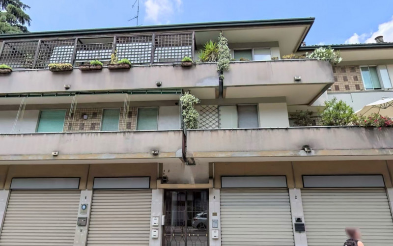 Zona giorno spaziosa con cucina a isola, due terrazzi a est e ovest. Corridoio che porta in lavan...