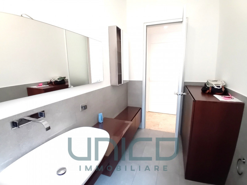 MM4 CALIFORNIA in ottimo contesto con portineria DISPONIBILITA’ IMMEDIATA. Proponiamo luminosissi...