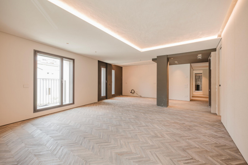 Unico. Elegante. Inimitabile.
Nel cuore autentico del centro storico, prende vita una nuova costr...