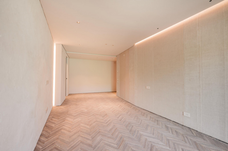 Unico. Elegante. Inimitabile.
Nel cuore autentico del centro storico, prende vita una nuova costr...