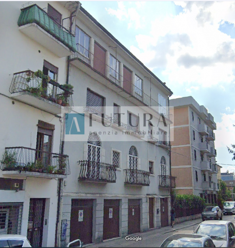 In strada interna non trafficata, ma comoda ai servizi e vicino al centro, proponiamo 1 appartame...