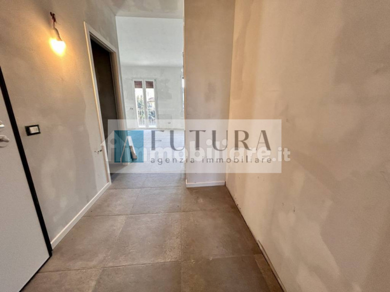 In strada interna non trafficata, ma comoda ai servizi e vicino al centro, proponiamo 1 appartame...