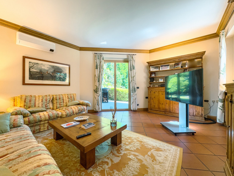 Villa for sale in Oleggio Castello, with pool