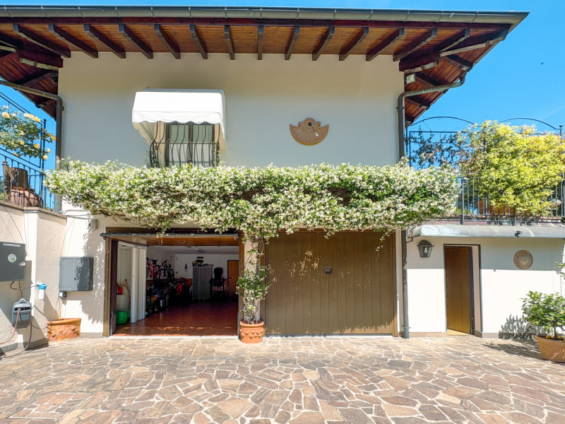 Villa for sale in Oleggio Castello, with pool