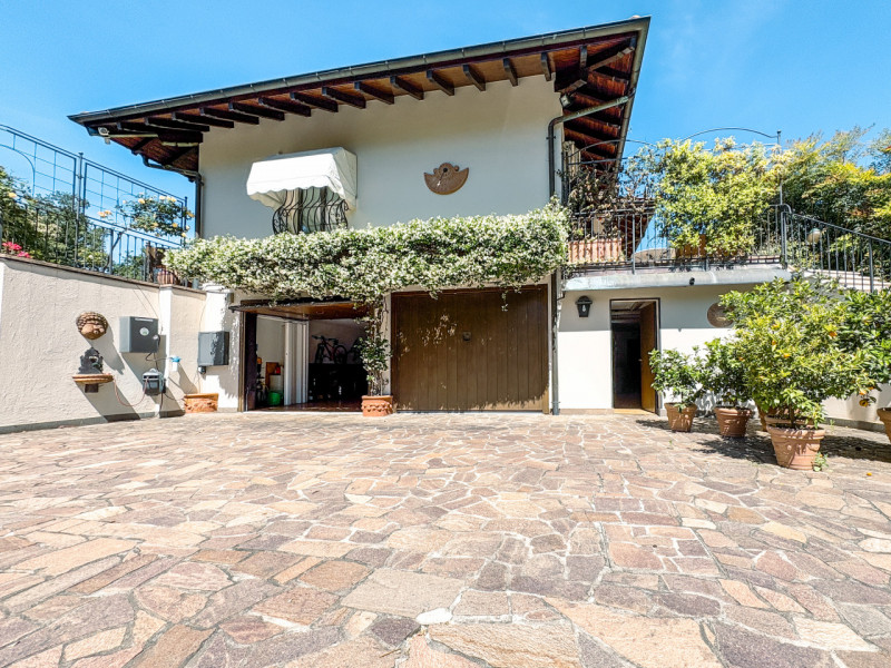 Villa for sale in Oleggio Castello, with pool