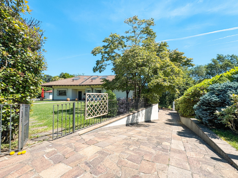 Villa for sale in Oleggio Castello, with pool